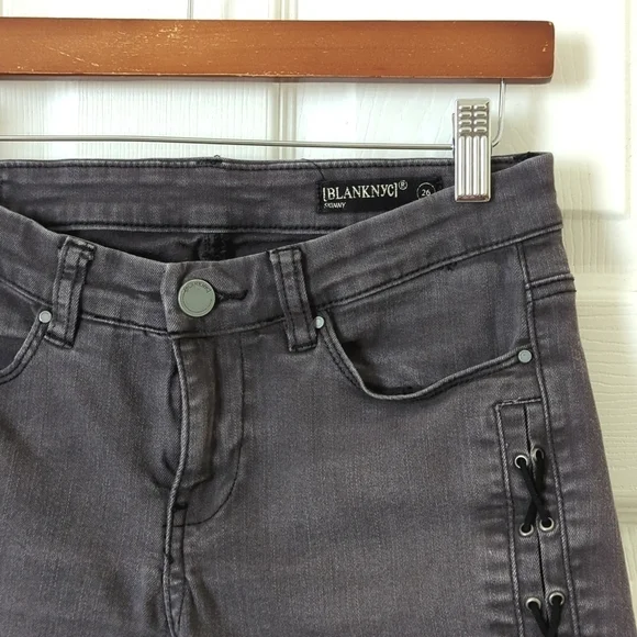 Blank NYC Faux Lace-Up Low Rise Cut Off Raw Hem Skinny Jean Shorts Dark Gray 26 - Picture 2 of 13